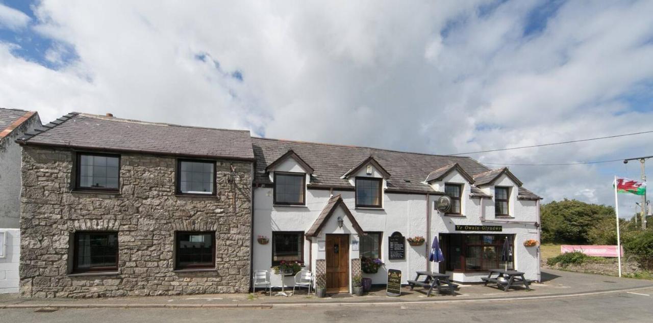 Apartment Pass The Keys Self Contained At Country Pub Restaurant Llanddona